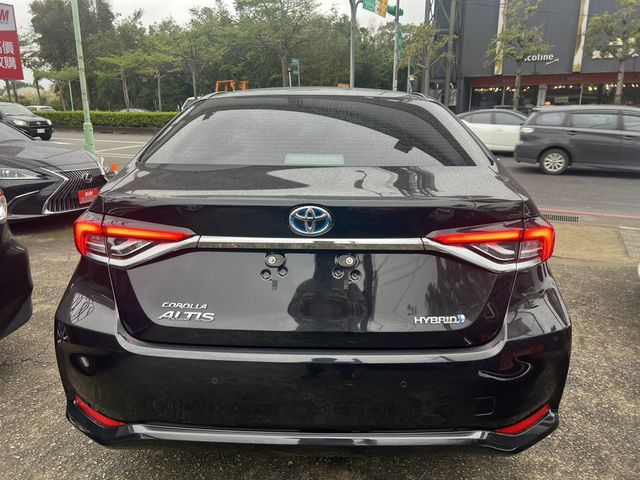 TOYOTA豐田 COROLLA ALTIS HYBRID  第5張相片