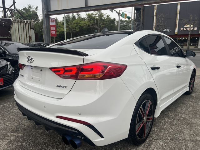 HYUNDAI現代 ELANTRA  第4張相片