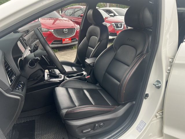 HYUNDAI現代 ELANTRA  第7張相片