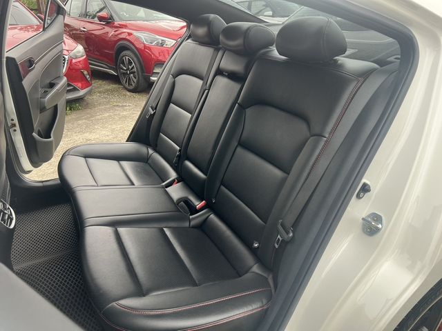 HYUNDAI現代 ELANTRA  第9張相片