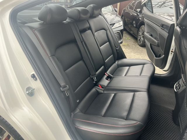 HYUNDAI現代 ELANTRA  第10張相片