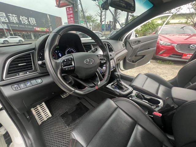 HYUNDAI現代 ELANTRA  第11張相片