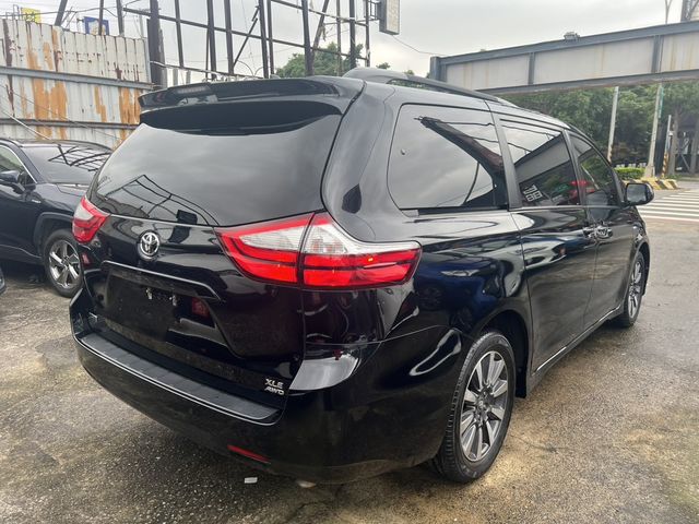 TOYOTA豐田 SIENNA  第4張相片