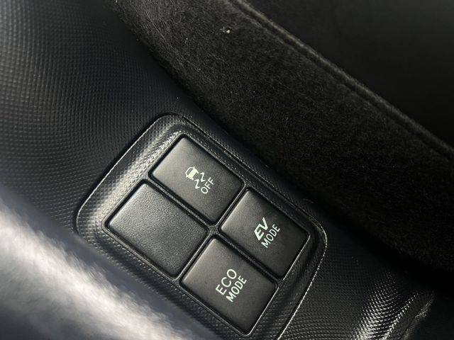 TOYOTA豐田 PRIUS C  第17張相片