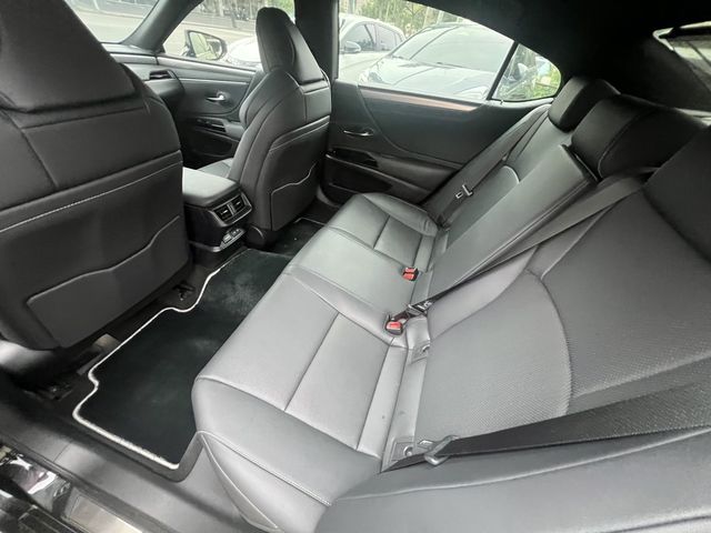 LEXUS凌志 ES250  第9張相片