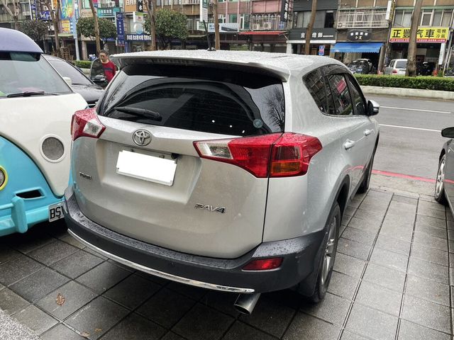 TOYOTA豐田 RAV4  第2張相片