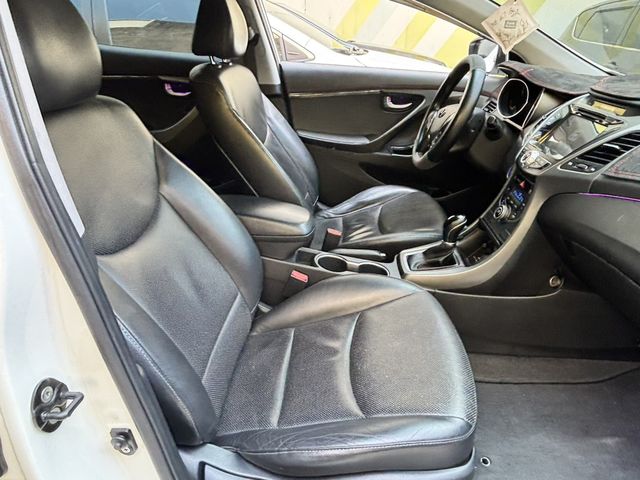HYUNDAI現代 ELANTRA  第4張相片