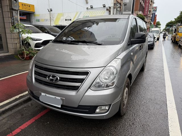 HYUNDAI現代 STAREX  第2張相片