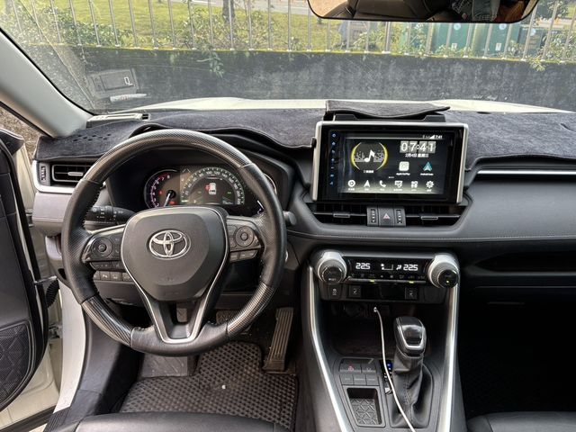 TOYOTA豐田 RAV4  第3張相片