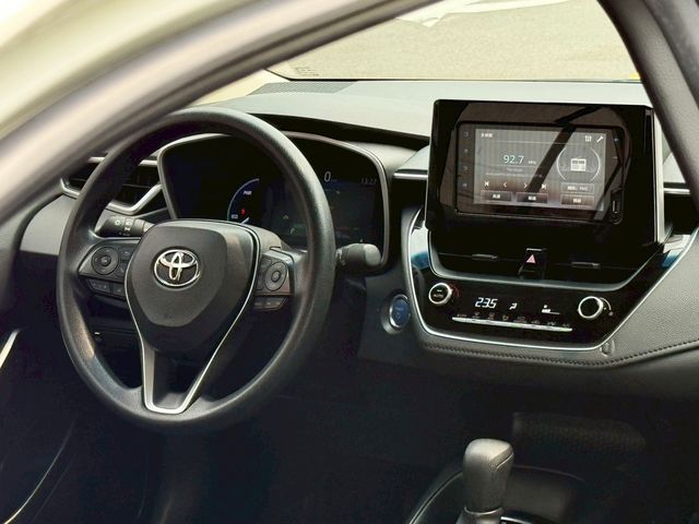 TOYOTA豐田 COROLLA ALTIS HYBRID  第6張相片