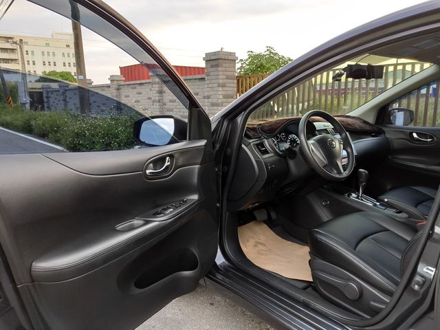 NISSAN日產 TIIDA  第15張相片