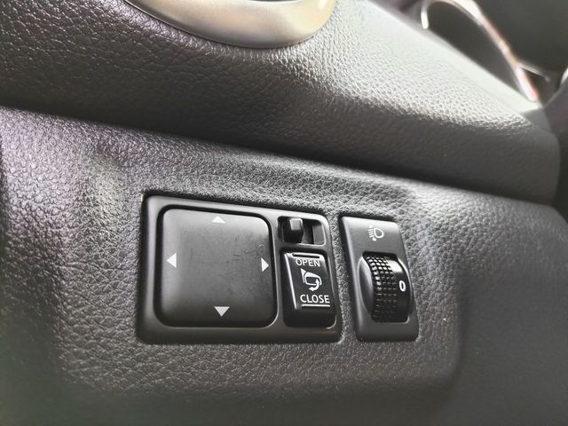 NISSAN日產 LIVINA  第10張相片