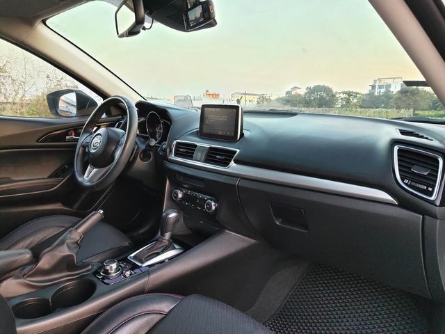 MAZDA馬自達 MAZDA 3  第17張相片