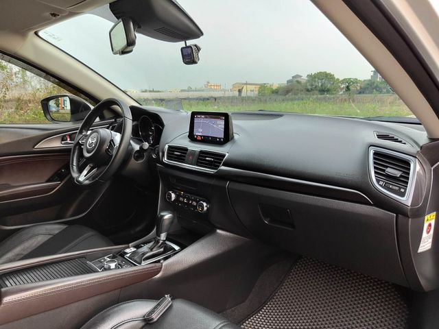 MAZDA馬自達 MAZDA 3  第17張相片
