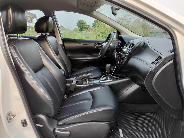 NISSAN日產 TIIDA  第15張相片