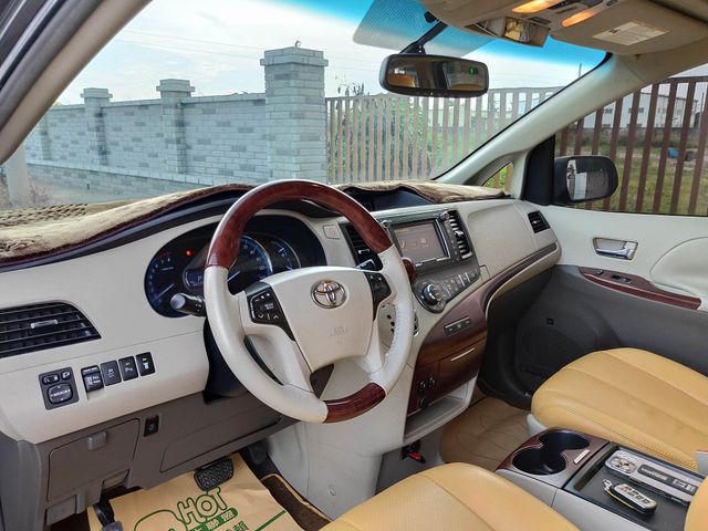 TOYOTA豐田 SIENNA  第7張相片