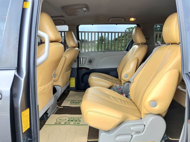 TOYOTA豐田 SIENNA  第9張相片