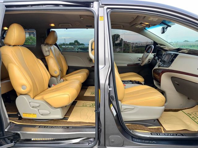 TOYOTA豐田 SIENNA  第14張相片