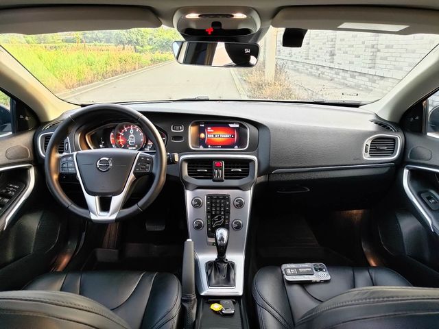 VOLVO富豪 V40  第6張相片