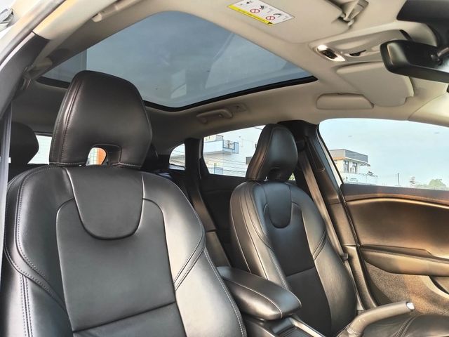VOLVO富豪 V40  第9張相片