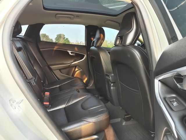 VOLVO富豪 V40  第14張相片