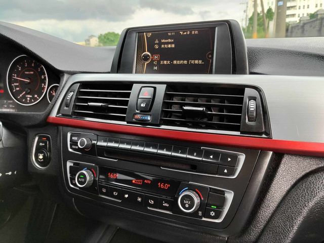 BMW寶馬 320I SPORT LINE  第8張相片