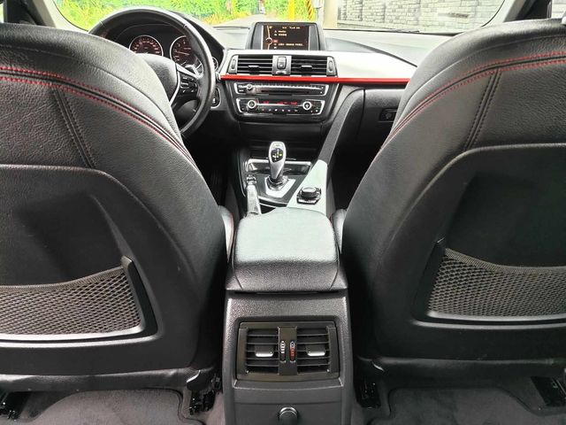 BMW寶馬 320I SPORT LINE  第9張相片