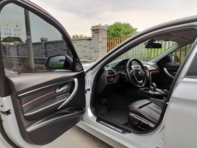 BMW寶馬 320I SPORT LINE  第15張相片