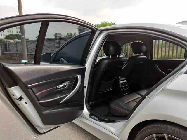 BMW寶馬 320I SPORT LINE  第16張相片