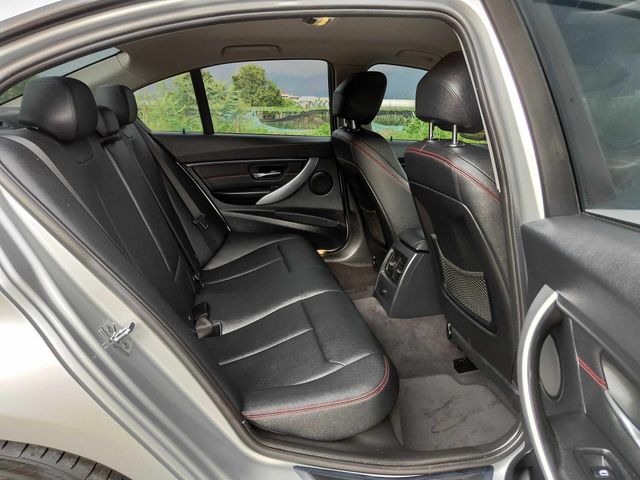 BMW寶馬 320I SPORT LINE  第18張相片