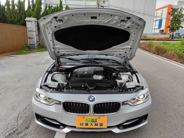 BMW寶馬 320I SPORT LINE  第20張相片