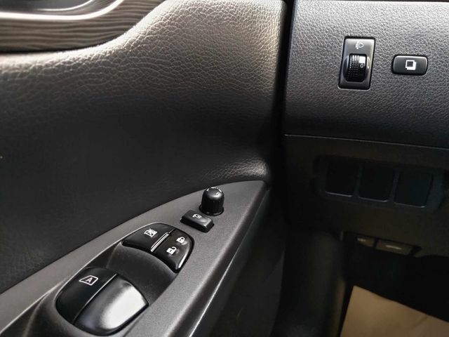 NISSAN日產 TIIDA  第10張相片