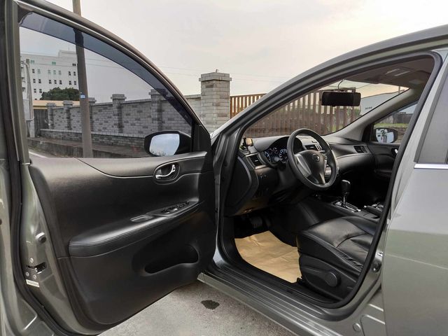 NISSAN日產 TIIDA  第15張相片