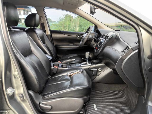 NISSAN日產 TIIDA  第18張相片