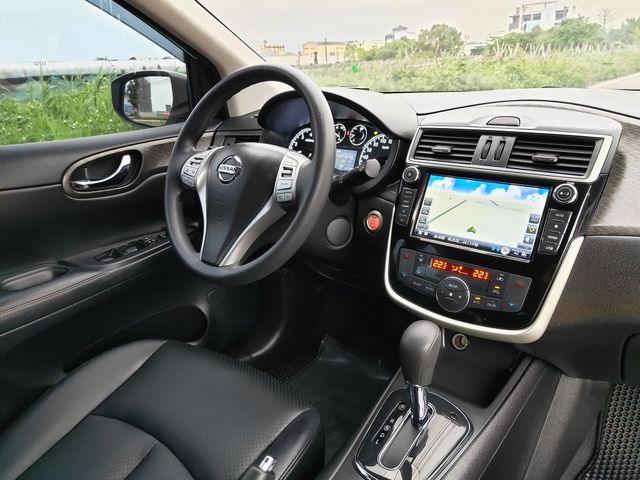 NISSAN日產 TIIDA  第6張相片