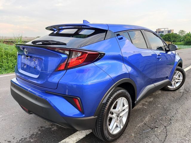 TOYOTA豐田 C-HR  第2張相片