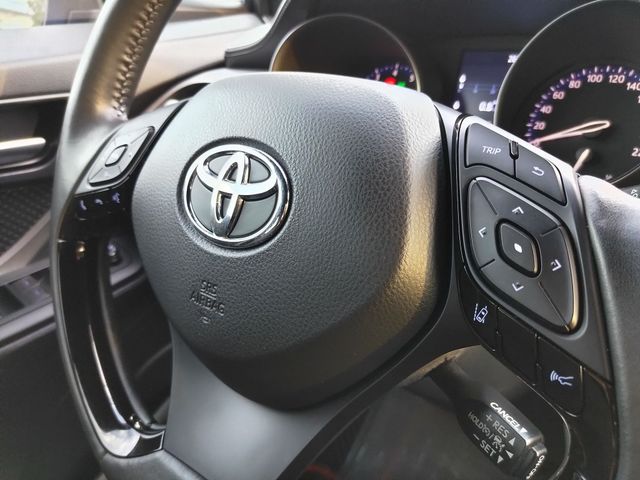 TOYOTA豐田 C-HR  第8張相片