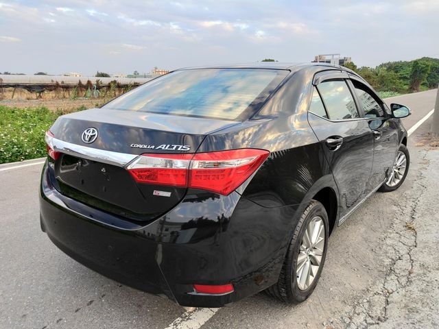 TOYOTA豐田 ALTIS  第2張相片