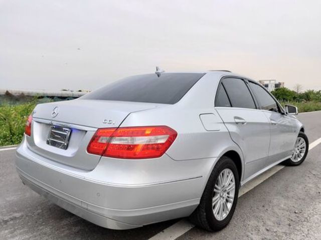 M-BENZ賓士 E200  第2張相片