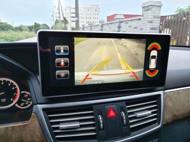 M-BENZ賓士 E200  第7張相片