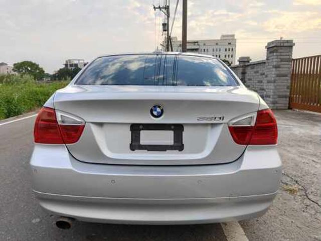 BMW寶馬 320I SEDAN ZA  第4張相片