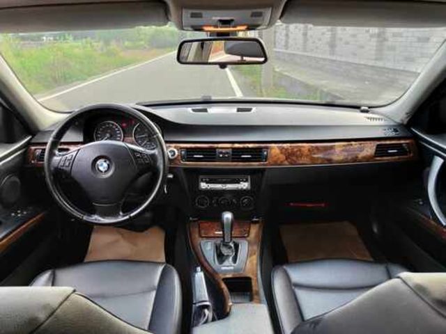 BMW寶馬 320I SEDAN ZA  第7張相片