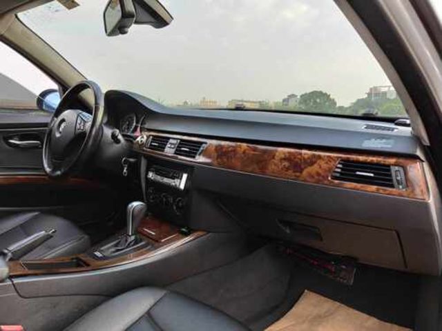 BMW寶馬 320I SEDAN ZA  第13張相片