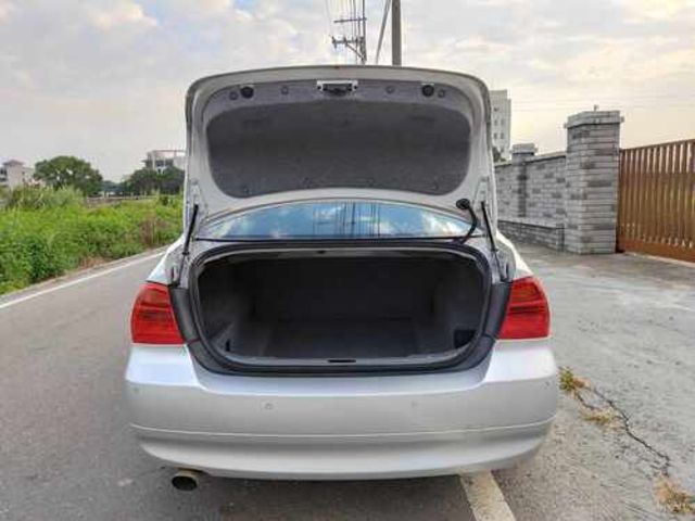 BMW寶馬 320I SEDAN ZA  第16張相片