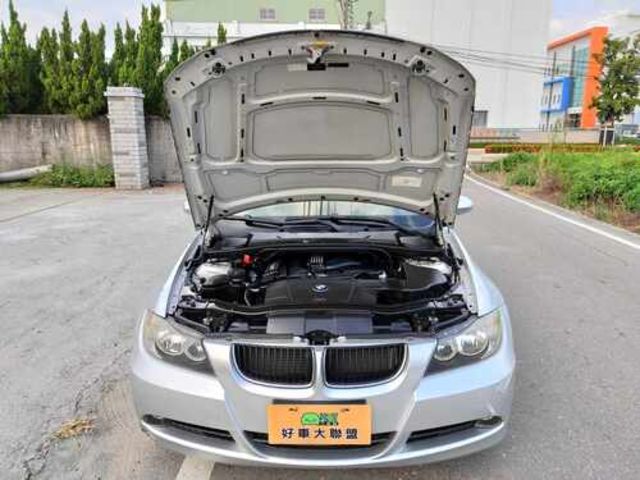 BMW寶馬 320I SEDAN ZA  第19張相片