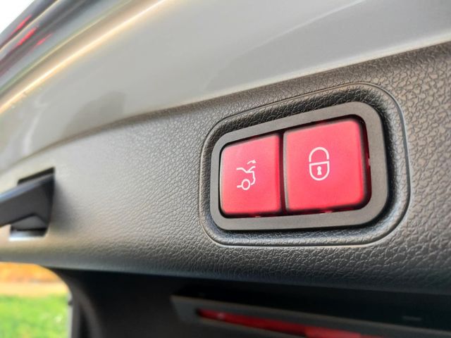 M-BENZ賓士 E200  第15張相片