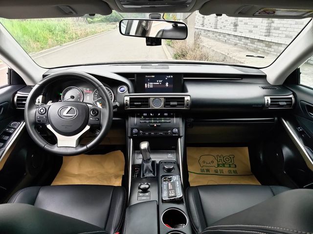 Lexus 凌志 IS 300H  第8張相片