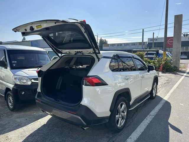 TOYOTA豐田 RAV4  第9張相片