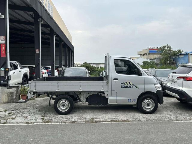 TOYOTA豐田 TOWN ACE  第3張相片