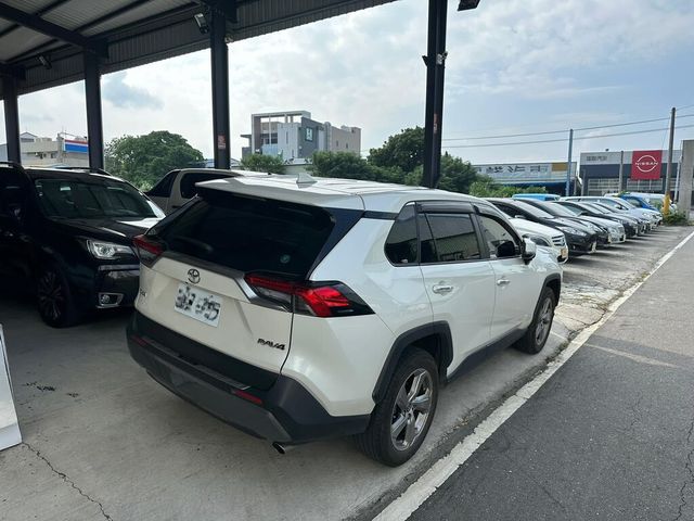TOYOTA豐田 RAV4  第2張相片